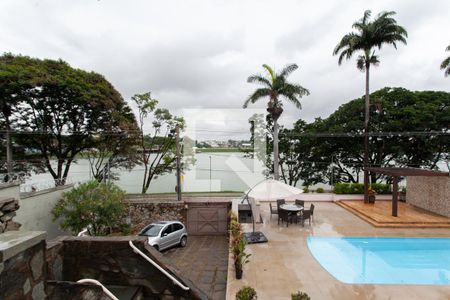 Casa à venda com 500m², 5 quartos e 3 vagas Casa à venda com 500m², 5 quartos e 3 vagasVista