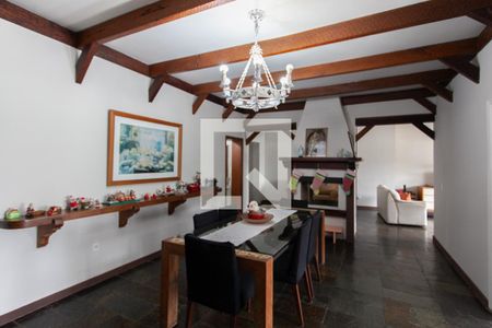 Casa à venda com 500m², 5 quartos e 3 vagas Casa à venda com 500m², 5 quartos e 3 vagasSala de Jantar