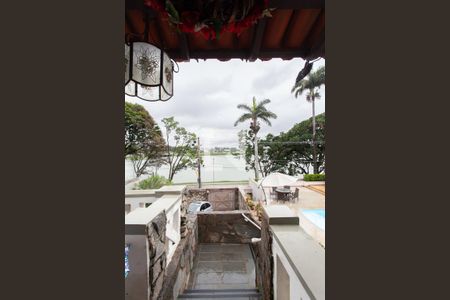 Casa à venda com 500m², 5 quartos e 3 vagas Casa à venda com 500m², 5 quartos e 3 vagasVista