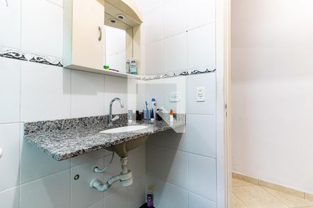 Casa à venda com 170m², 3 quartos e 2 vagas Casa à venda com 170m², 3 quartos e 2 vagasBanheiro Social