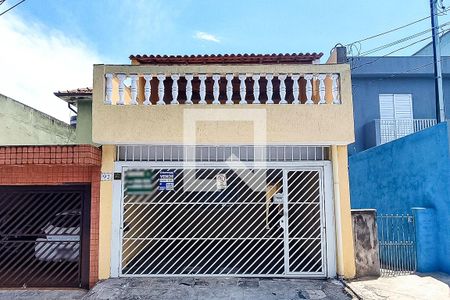 Casa à venda com 170m², 3 quartos e 2 vagas Casa à venda com 170m², 3 quartos e 2 vagasFachada