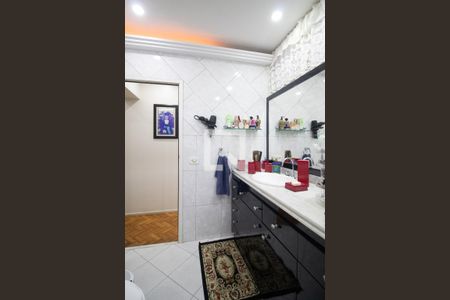 Apartamento à venda com 340m², 4 quartos e 2 vagas Apartamento à venda com 340m², 4 quartos e 2 vagasBanheiro da Suíte 1