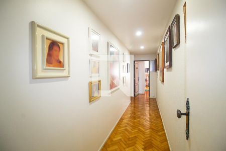 Apartamento à venda com 340m², 4 quartos e 2 vagas Apartamento à venda com 340m², 4 quartos e 2 vagasCorredor
