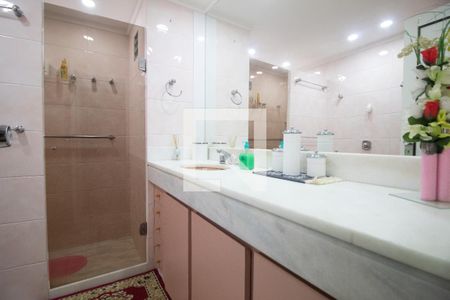 Apartamento à venda com 340m², 4 quartos e 2 vagas Apartamento à venda com 340m², 4 quartos e 2 vagasBanheiro social