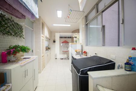 Apartamento à venda com 340m², 4 quartos e 2 vagas Apartamento à venda com 340m², 4 quartos e 2 vagasÁrea de serviço