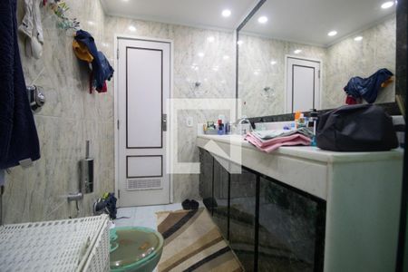 Apartamento à venda com 340m², 4 quartos e 2 vagas Apartamento à venda com 340m², 4 quartos e 2 vagasBanheiro da Suíte 2
