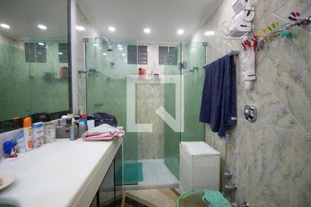 Apartamento à venda com 340m², 4 quartos e 2 vagas Apartamento à venda com 340m², 4 quartos e 2 vagasBanheiro da Suíte 2