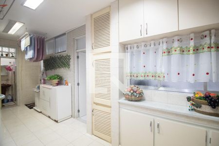 Apartamento à venda com 340m², 4 quartos e 2 vagas Apartamento à venda com 340m², 4 quartos e 2 vagasÁrea de serviço
