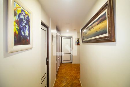 Apartamento à venda com 340m², 4 quartos e 2 vagas Apartamento à venda com 340m², 4 quartos e 2 vagasCorredor