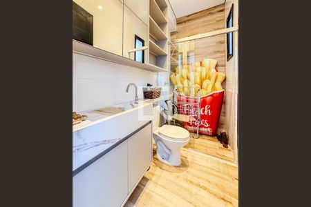 Casa à venda com 229m², 4 quartos e 4 vagas Casa à venda com 229m², 4 quartos e 4 vagasBanheiro