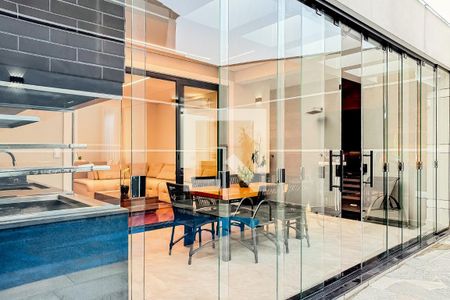 Casa à venda com 229m², 4 quartos e 4 vagas Casa à venda com 229m², 4 quartos e 4 vagasCozinha