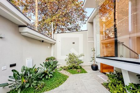 Casa à venda com 229m², 4 quartos e 4 vagas Casa à venda com 229m², 4 quartos e 4 vagasÁrea comum