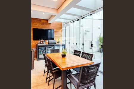 Casa à venda com 229m², 4 quartos e 4 vagas Casa à venda com 229m², 4 quartos e 4 vagasCozinha