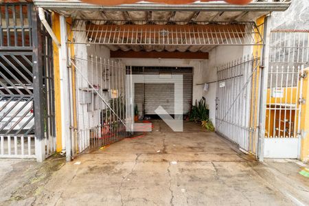 Casa à venda com 150m², 3 quartos e 4 vagas Casa à venda com 150m², 3 quartos e 4 vagasFachada