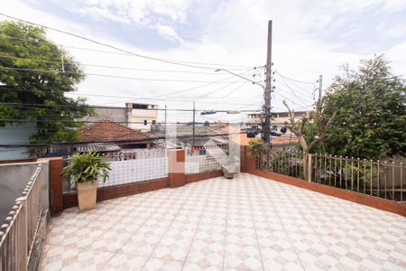 Casa à venda com 250m², 3 quartos e 2 vagas Casa à venda com 250m², 3 quartos e 2 vagasLaje