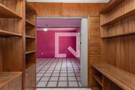 Casa à venda com 205m², 3 quartos e 3 vagas Casa à venda com 205m², 3 quartos e 3 vagasEscritório