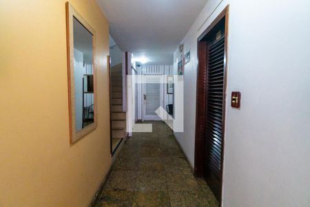 Apartamento à venda com 80m², 2 quartos e 1 vaga Apartamento à venda com 80m², 2 quartos e 1 vagaHall social