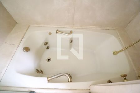 Apartamento à venda com 260m², 3 quartos e 4 vagasBanheiro Quarto 2 suíte