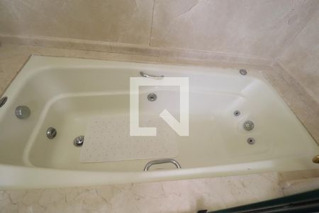 Apartamento à venda com 260m², 3 quartos e 4 vagasBanheiro Quarto 1 suíte