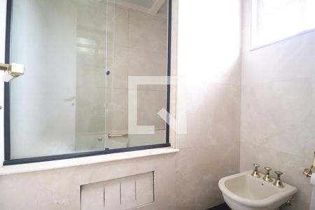 Apartamento à venda com 260m², 3 quartos e 4 vagasBanheiro Quarto 2 suíte