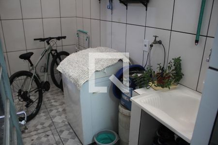 Casa à venda com 60m², 2 quartos e 1 vagaÁrea de Serviço