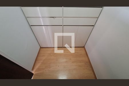 Apartamento à venda com 101m², 3 quartos e 2 vagas Apartamento à venda com 101m², 3 quartos e 2 vagasQuarto de Serviço