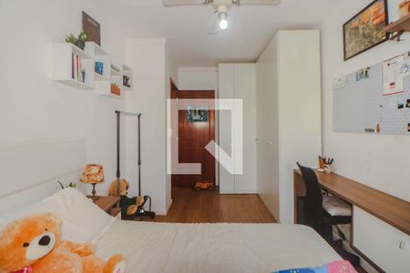 Casa à venda com 320m², 3 quartos e 4 vagas Casa à venda com 320m², 3 quartos e 4 vagasQuarto 2