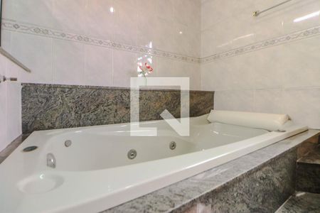 Casa à venda com 320m², 3 quartos e 4 vagas Casa à venda com 320m², 3 quartos e 4 vagasBanheiro da Suíte