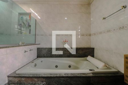 Casa à venda com 320m², 3 quartos e 4 vagas Casa à venda com 320m², 3 quartos e 4 vagasBanheiro da Suíte