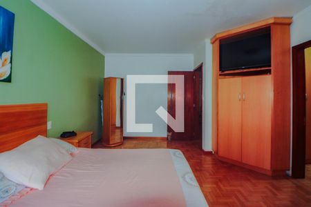 Casa à venda com 320m², 3 quartos e 4 vagas Casa à venda com 320m², 3 quartos e 4 vagasSuíte