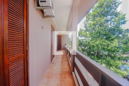 Casa à venda com 320m², 3 quartos e 4 vagas Casa à venda com 320m², 3 quartos e 4 vagasSala Íntima - Varanda