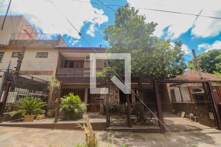 Casa à venda com 320m², 3 quartos e 4 vagas Casa à venda com 320m², 3 quartos e 4 vagasFachada