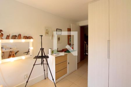 Casa à venda com 250m², 5 quartos e 2 vagas Casa à venda com 250m², 5 quartos e 2 vagasQuarto 2 suíte