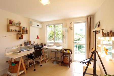 Casa à venda com 250m², 5 quartos e 2 vagas Casa à venda com 250m², 5 quartos e 2 vagasQuarto 2 suíte