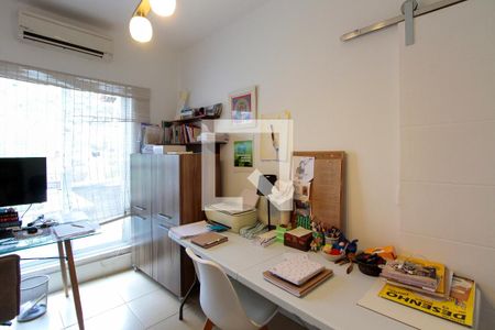 Casa à venda com 250m², 5 quartos e 2 vagas Casa à venda com 250m², 5 quartos e 2 vagasQuarto 4