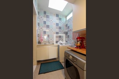 Casa à venda com 250m², 5 quartos e 2 vagas Casa à venda com 250m², 5 quartos e 2 vagasÁrea de Serviço