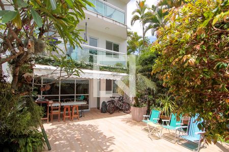 Casa à venda com 250m², 5 quartos e 2 vagas Casa à venda com 250m², 5 quartos e 2 vagasQuinta da frente