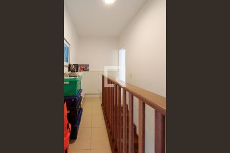 Casa à venda com 250m², 5 quartos e 2 vagas Casa à venda com 250m², 5 quartos e 2 vagasCorredor da escada 3 andar