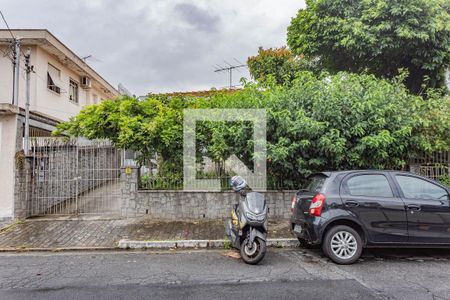 Casa à venda com 300m², 3 quartos e 4 vagas Casa à venda com 300m², 3 quartos e 4 vagasFachada