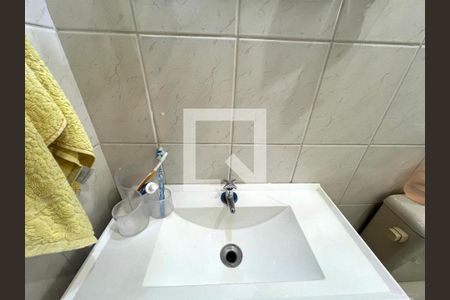 Casa à venda com 103m², 2 quartos e 2 vagas Casa à venda com 103m², 2 quartos e 2 vagasBanheiro