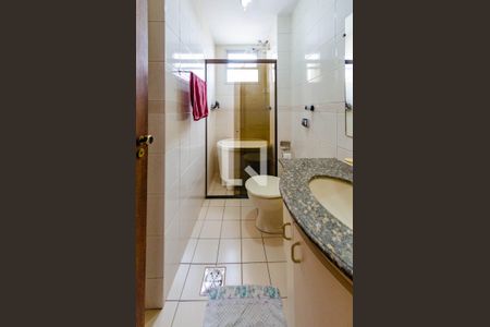 Apartamento à venda com 212m², 4 quartos e 2 vagas Apartamento à venda com 212m², 4 quartos e 2 vagasBanheiro 2