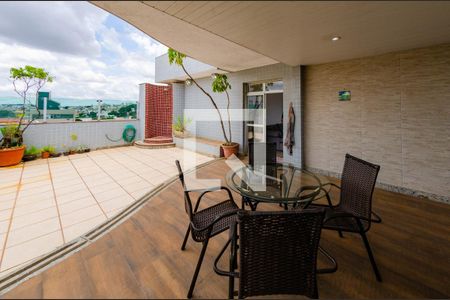 Apartamento à venda com 212m², 4 quartos e 2 vagas Apartamento à venda com 212m², 4 quartos e 2 vagasCobertura