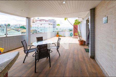 Apartamento à venda com 212m², 4 quartos e 2 vagas Apartamento à venda com 212m², 4 quartos e 2 vagasCobertura