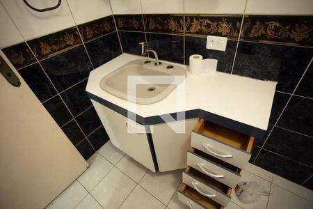 Casa à venda com 200m², 3 quartos e 3 vagas Casa à venda com 200m², 3 quartos e 3 vagasBANHEIRO