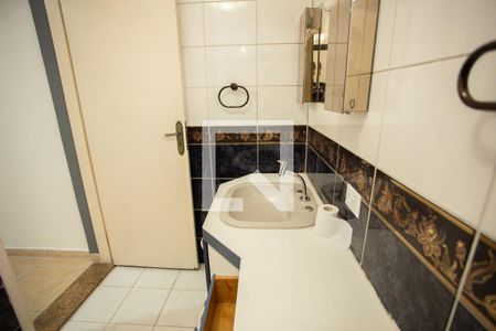 Casa à venda com 200m², 3 quartos e 3 vagas Casa à venda com 200m², 3 quartos e 3 vagasBANHEIRO