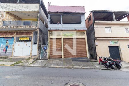 Casa à venda com 200m², 7 quartos e sem vaga Casa à venda com 200m², 7 quartos e sem vagaFachada