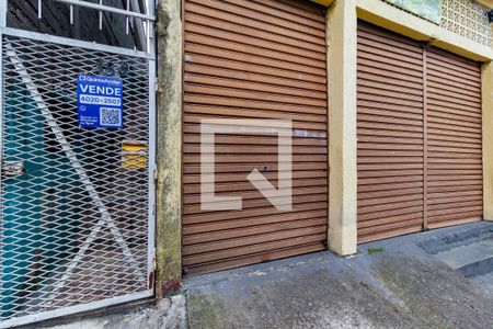 Casa à venda com 200m², 7 quartos e sem vaga Casa à venda com 200m², 7 quartos e sem vagaFachada