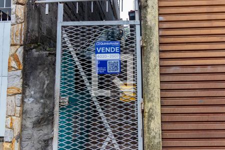 Casa à venda com 200m², 7 quartos e sem vaga Casa à venda com 200m², 7 quartos e sem vagaFachada