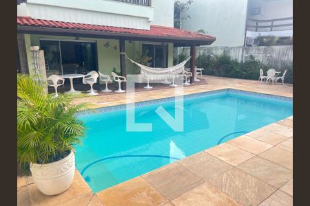 Casa de condomínio à venda com 550m², 5 quartos e 2 vagas