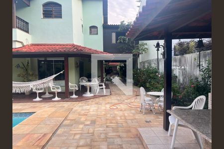 Casa de condomínio à venda com 550m², 5 quartos e 2 vagas